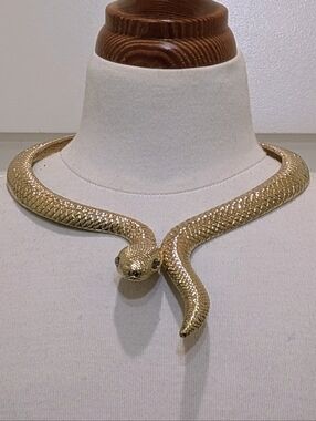 EUC Vintage Goldtone Hinged Chunky Snake Choker with Crystal Eyes